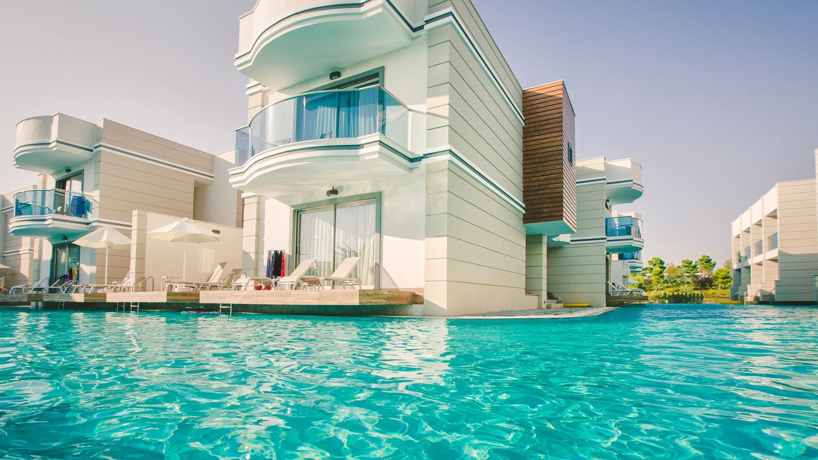 rooms-lake-house-family-room-1-bedroom-+-1-living-room