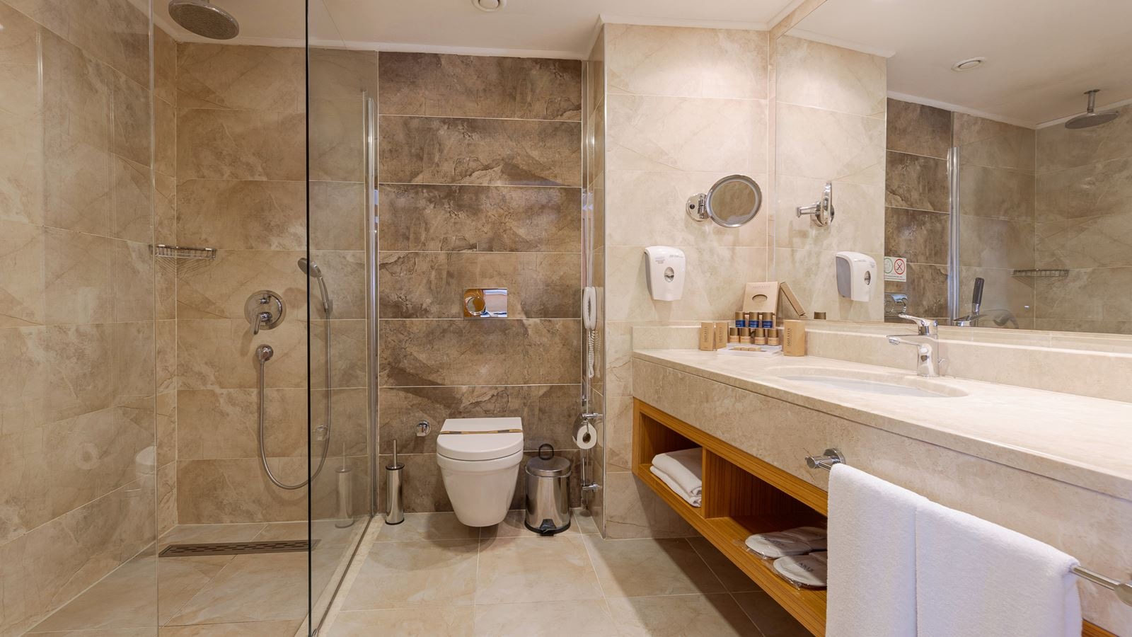 rooms-deluxe-junior-suite