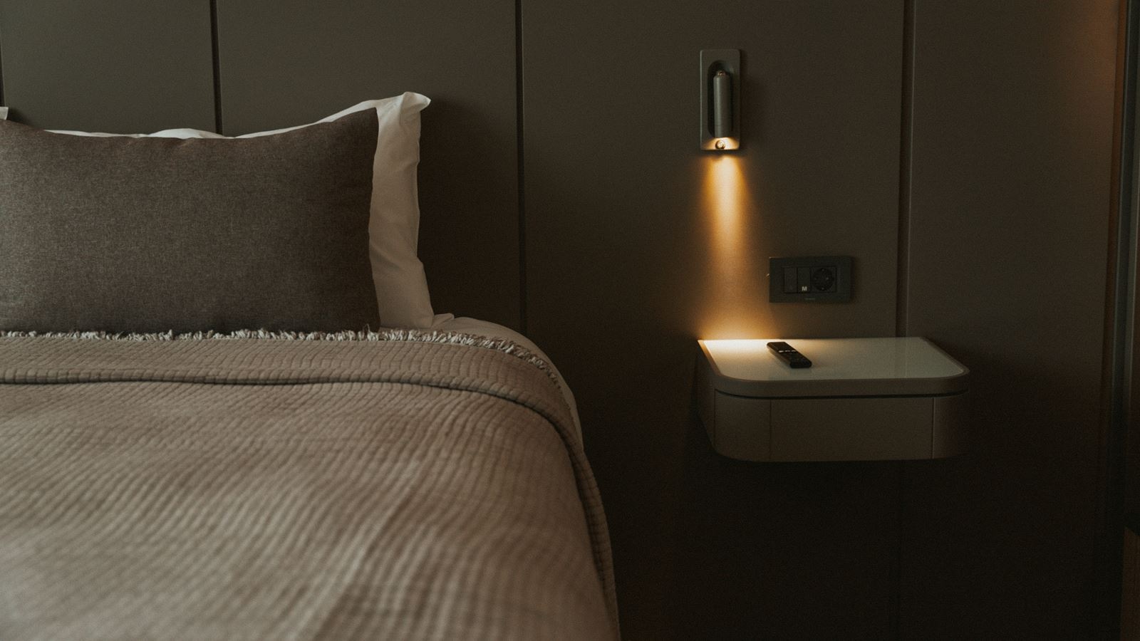 rooms-standard-room-side-sea-view