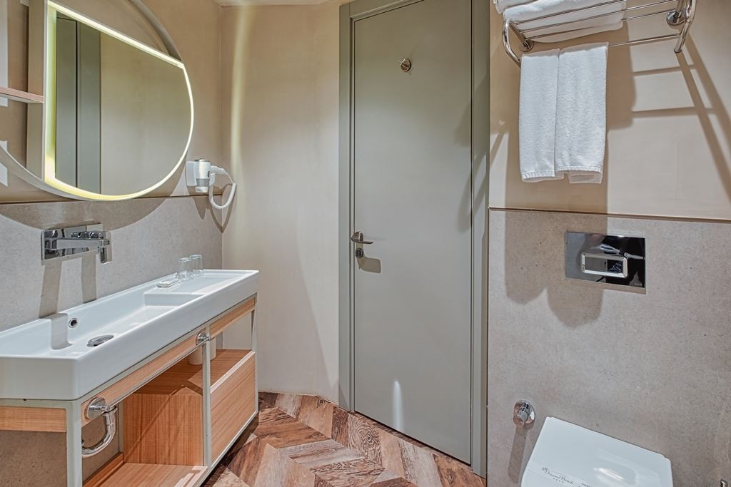 rooms-standard-room-side-sea-view