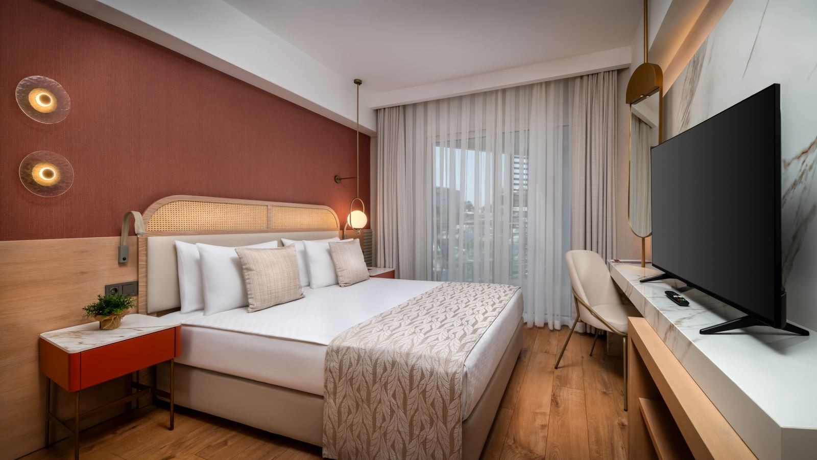 rooms-main-building-suite-land-view