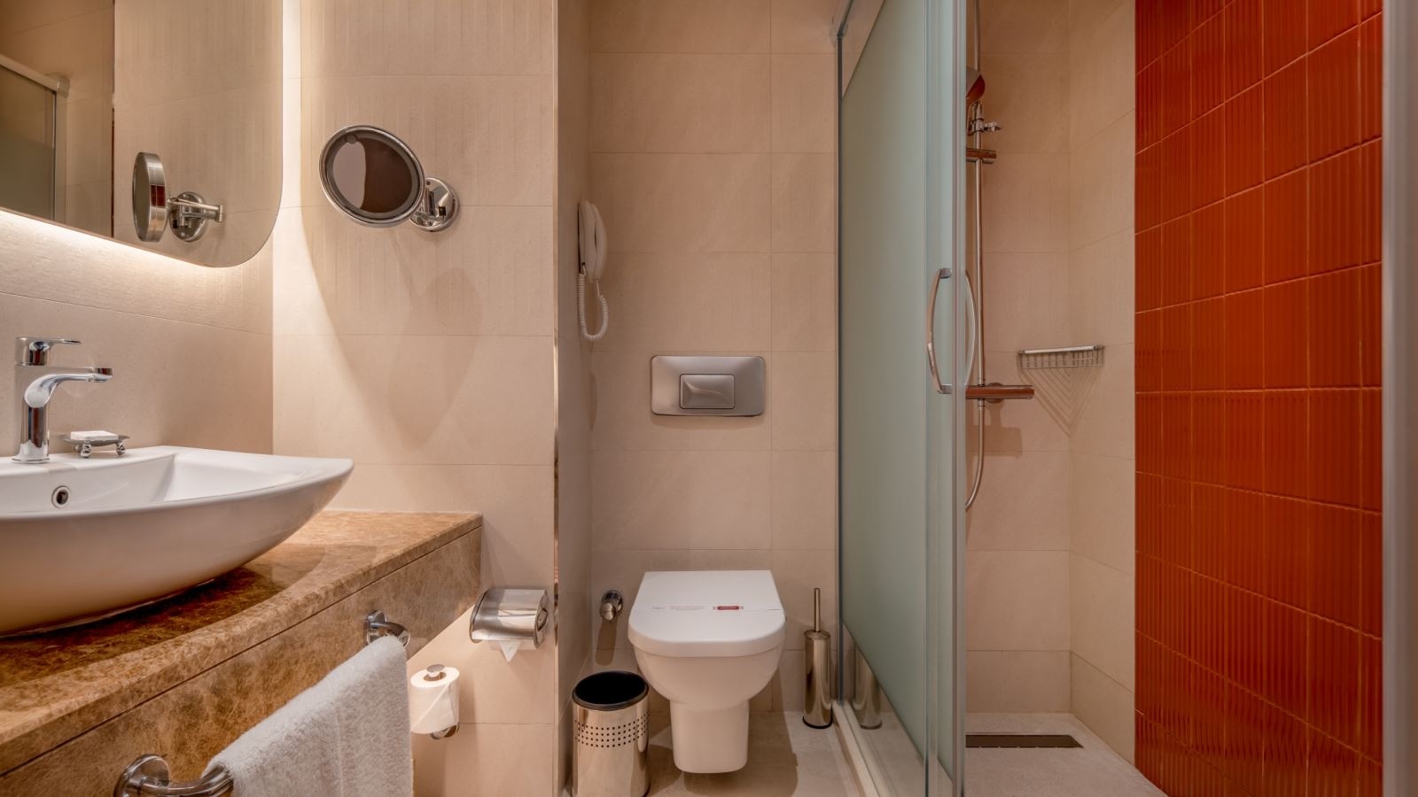 rooms-main-building-suite-land-view