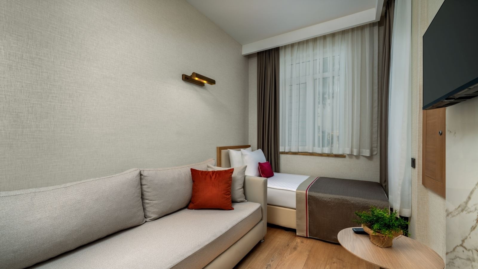 rooms-anex-superior-land-view