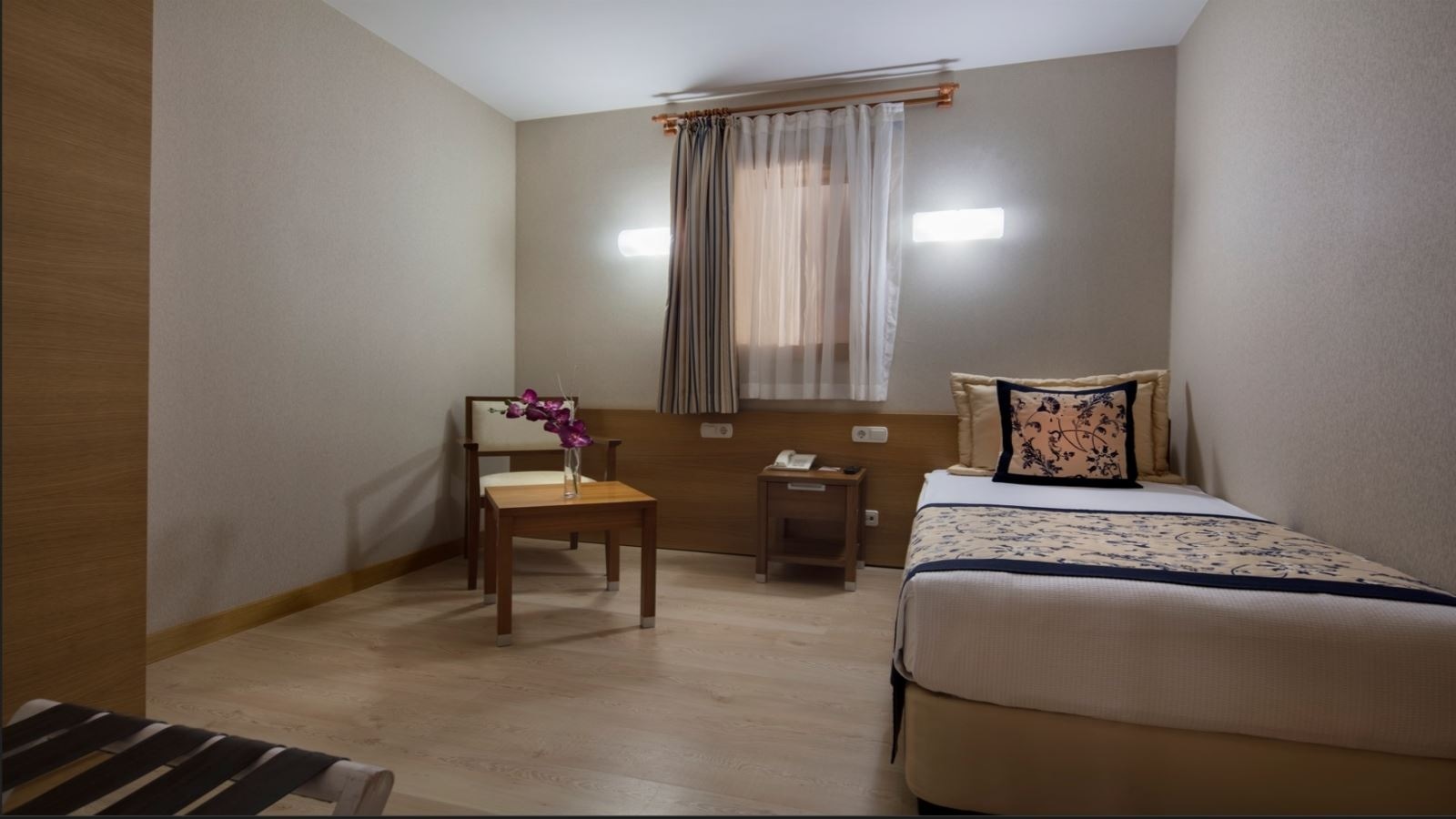 rooms-junior-suite-land-view