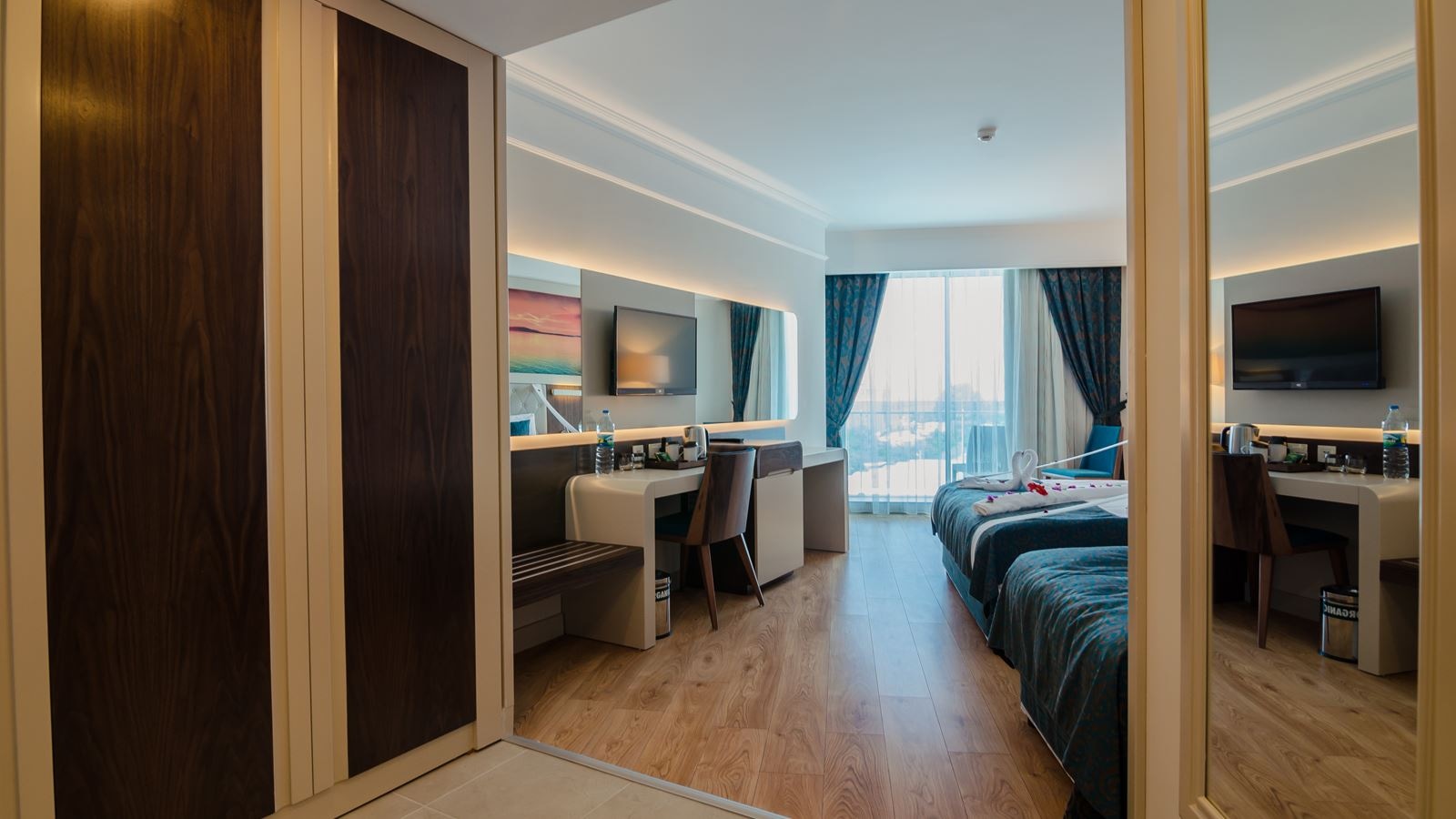 rooms-standard-room-side-sea-view