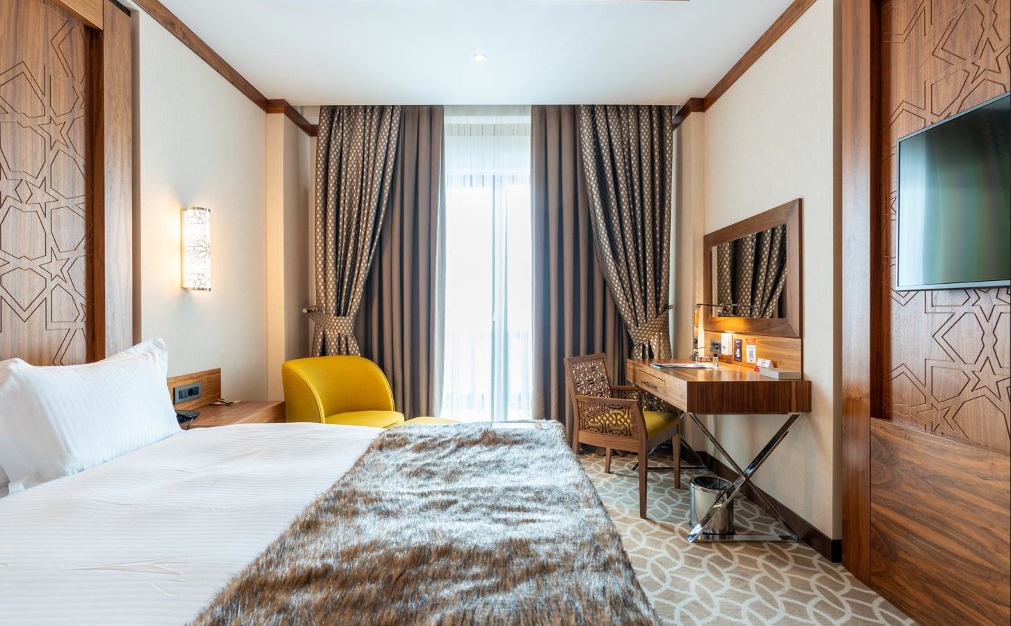 rooms-standard-deluxe-room