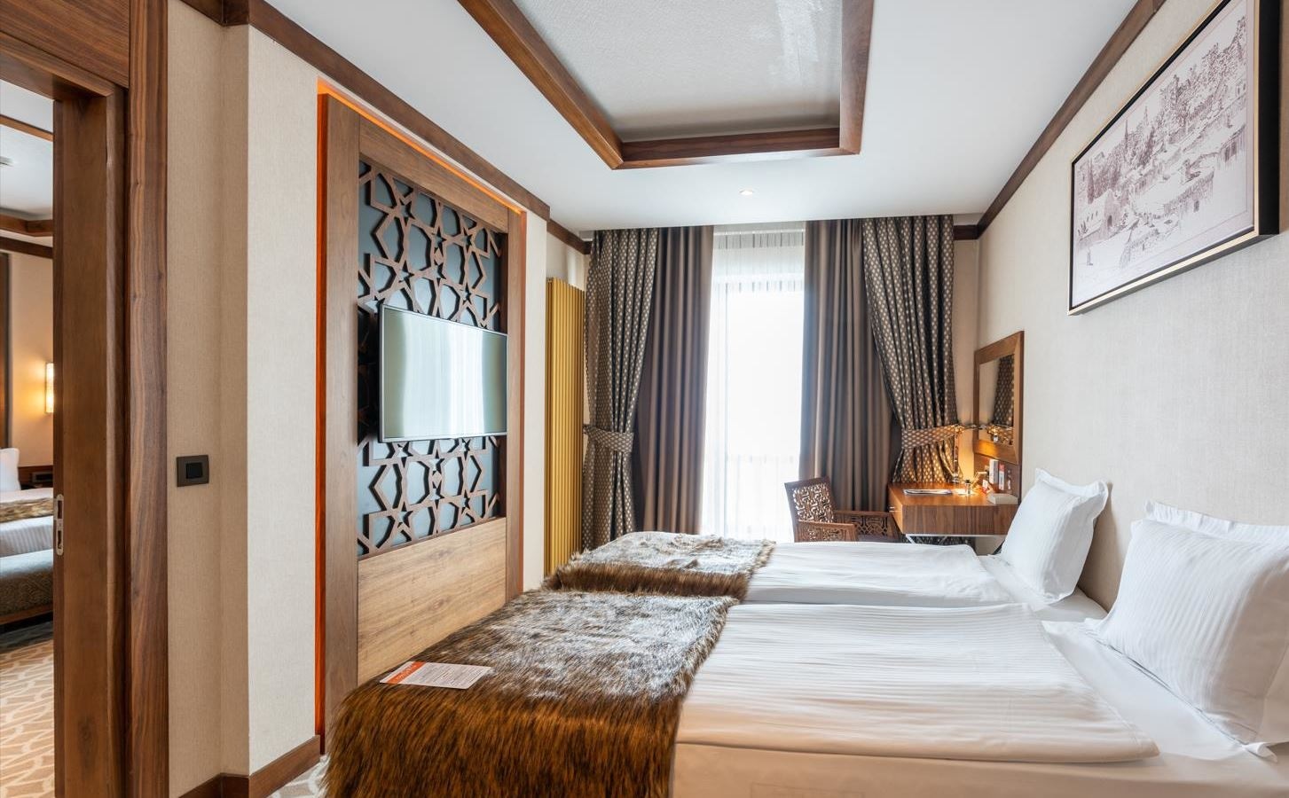 rooms-junior-deluxe-family-suite