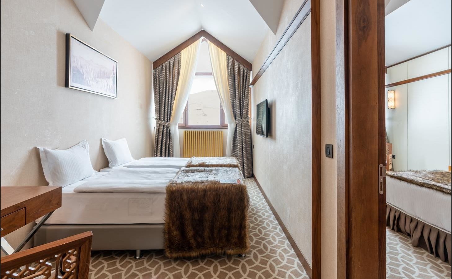 rooms-grand-deluxe-room