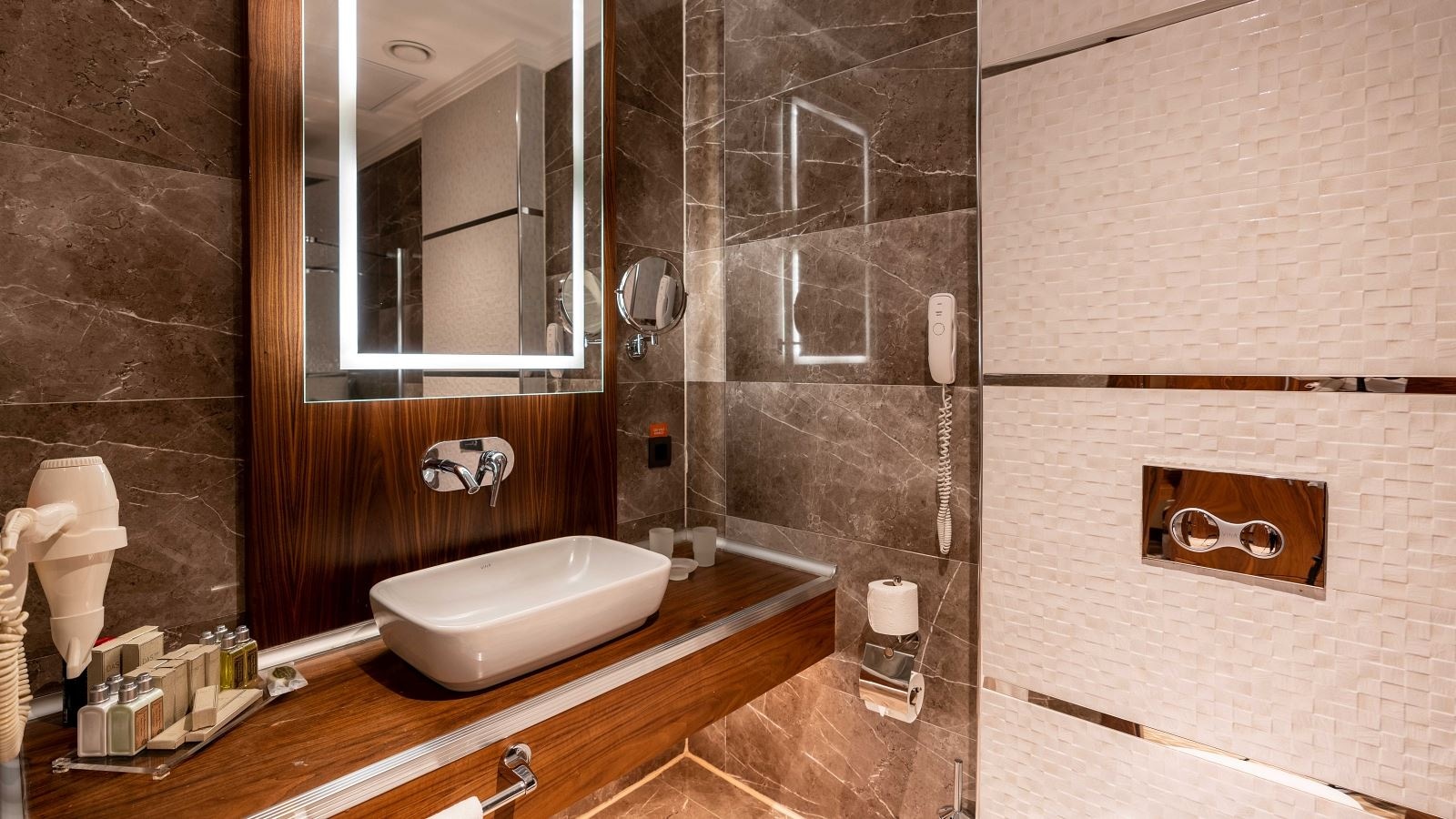 rooms-superior-deluxe-room