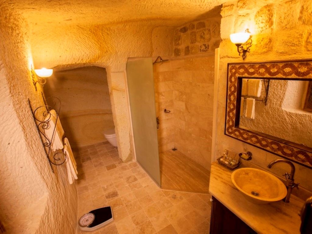 rooms-majestic-cave-pool--suite