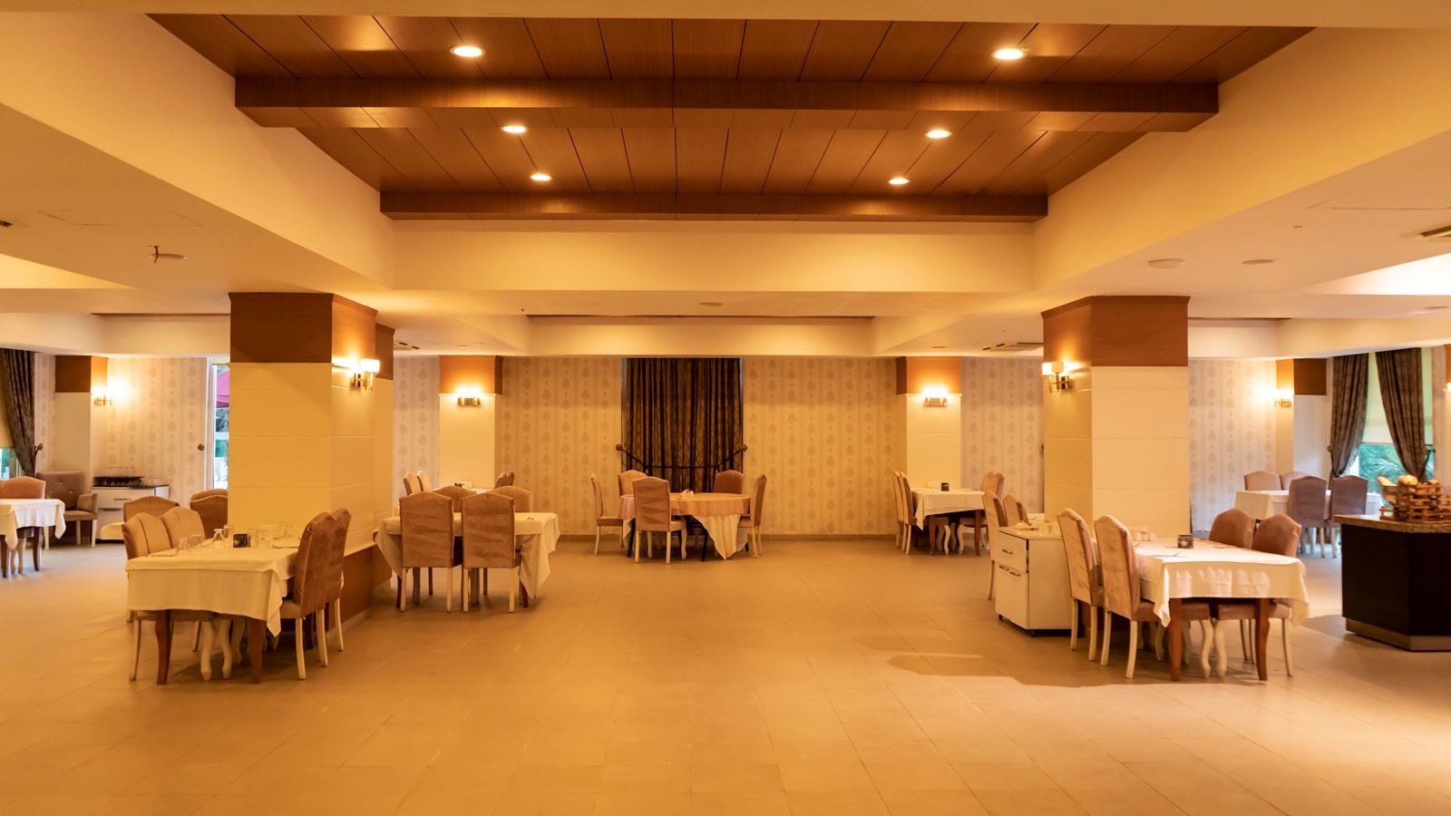 restaurants-onis-hotel-restaurant