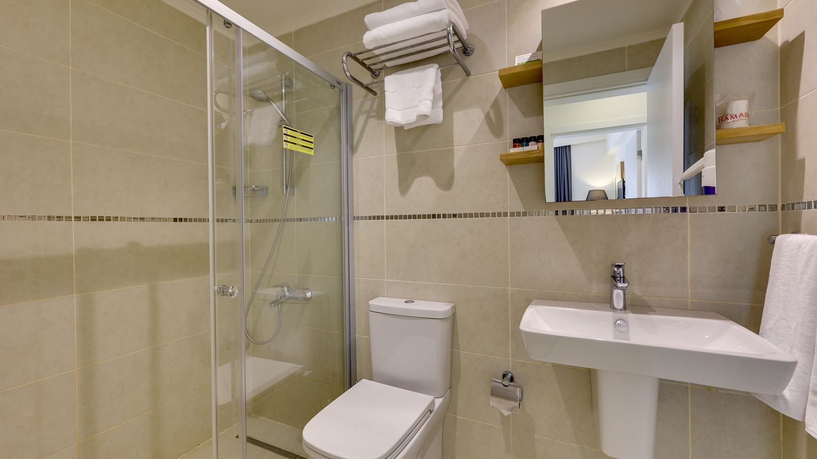 rooms-junior-suite-landview-room-balcony