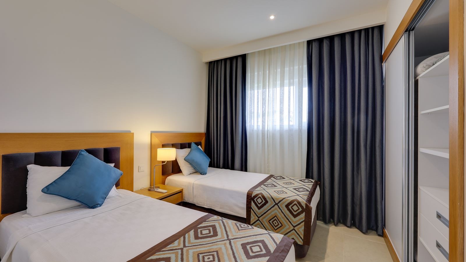 rooms-suite-family-2-bedrooms-landview-balcony