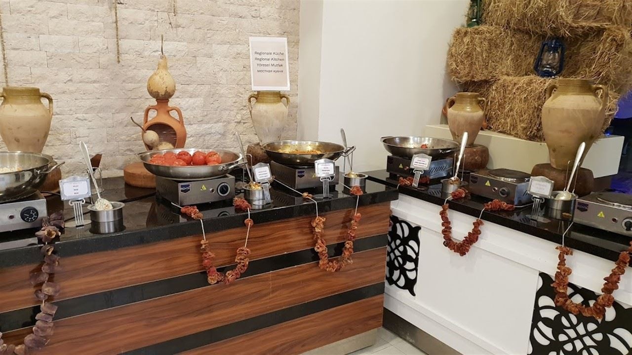 restaurants-moonlight-restaurant