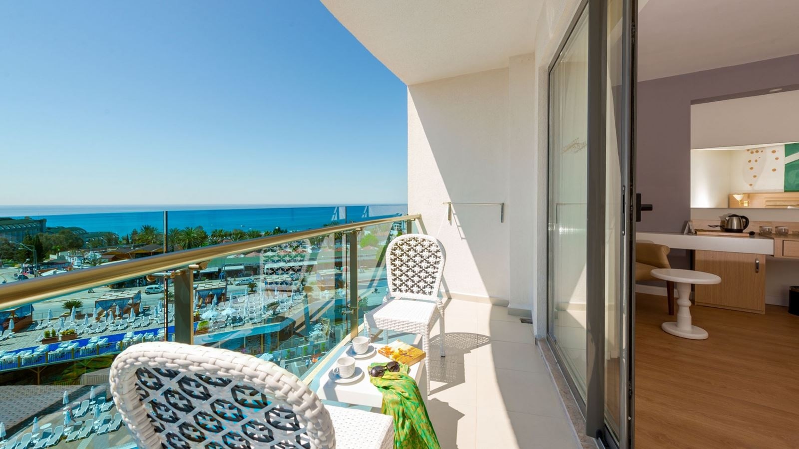 rooms-standard-room-side-sea-view