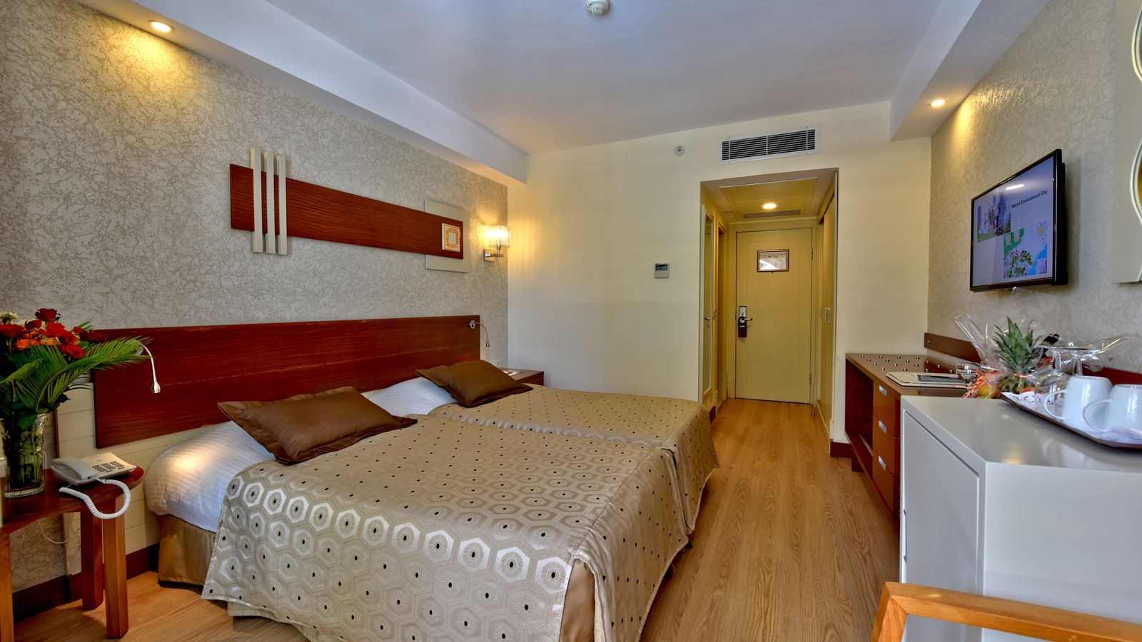 rooms-standard-room-land-view-with-balcony