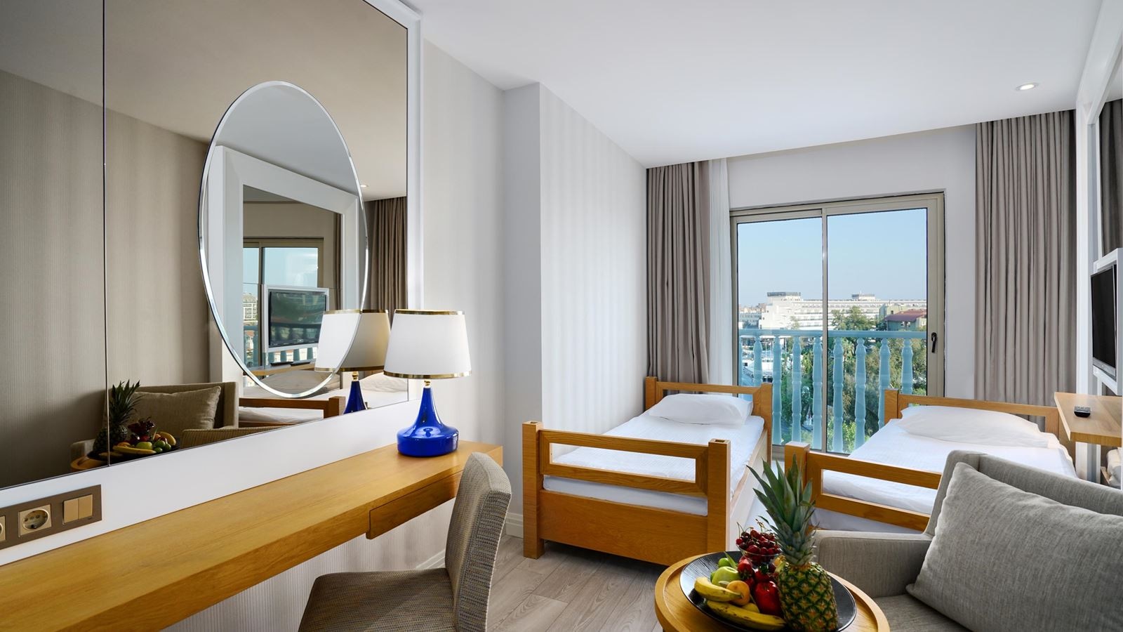 rooms-family-room-land-view