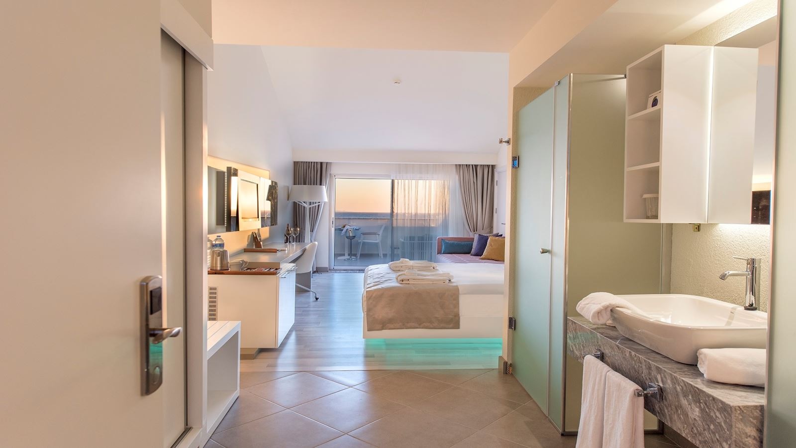 rooms-superior-deluxe-room