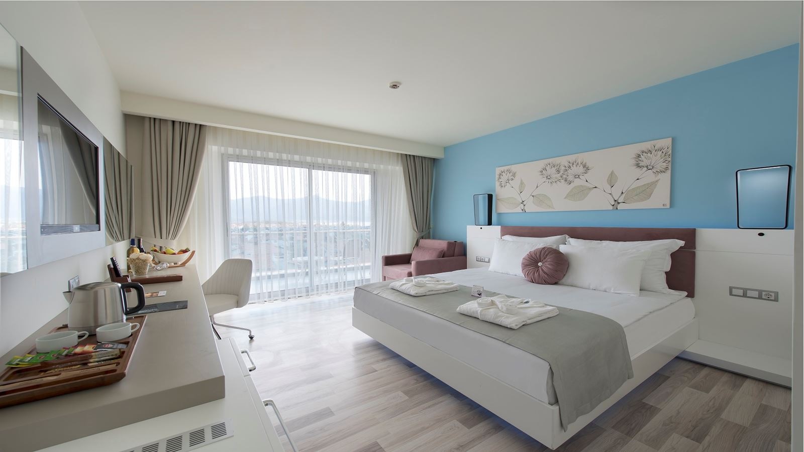 rooms-family-room-land-view