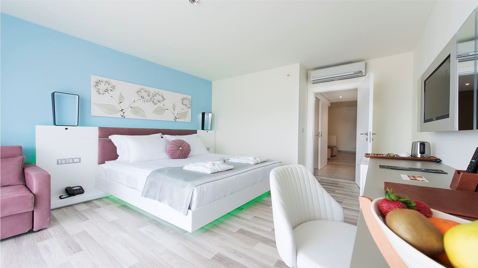 rooms-family-room-land-view