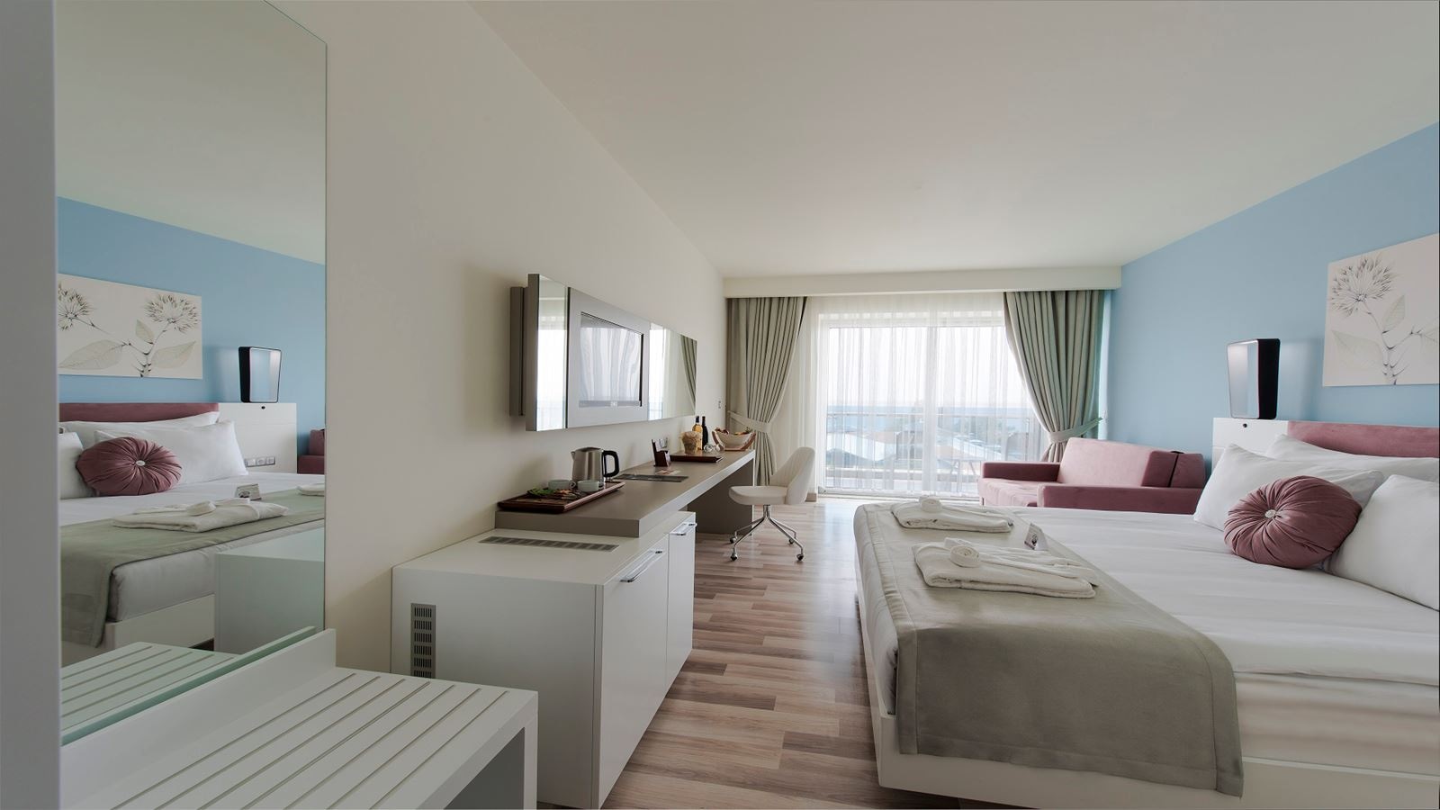 rooms-deluxe-room-land-view