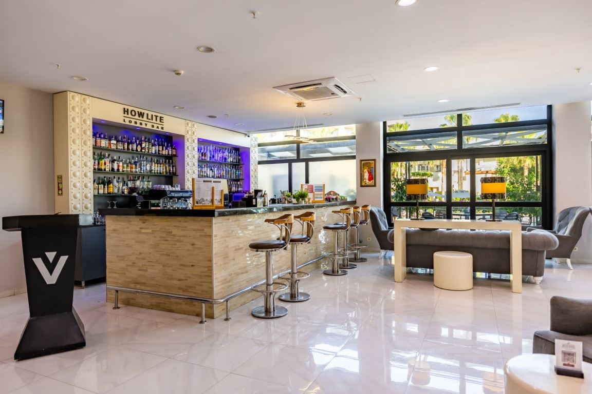 bars-howlight-lobby-bar