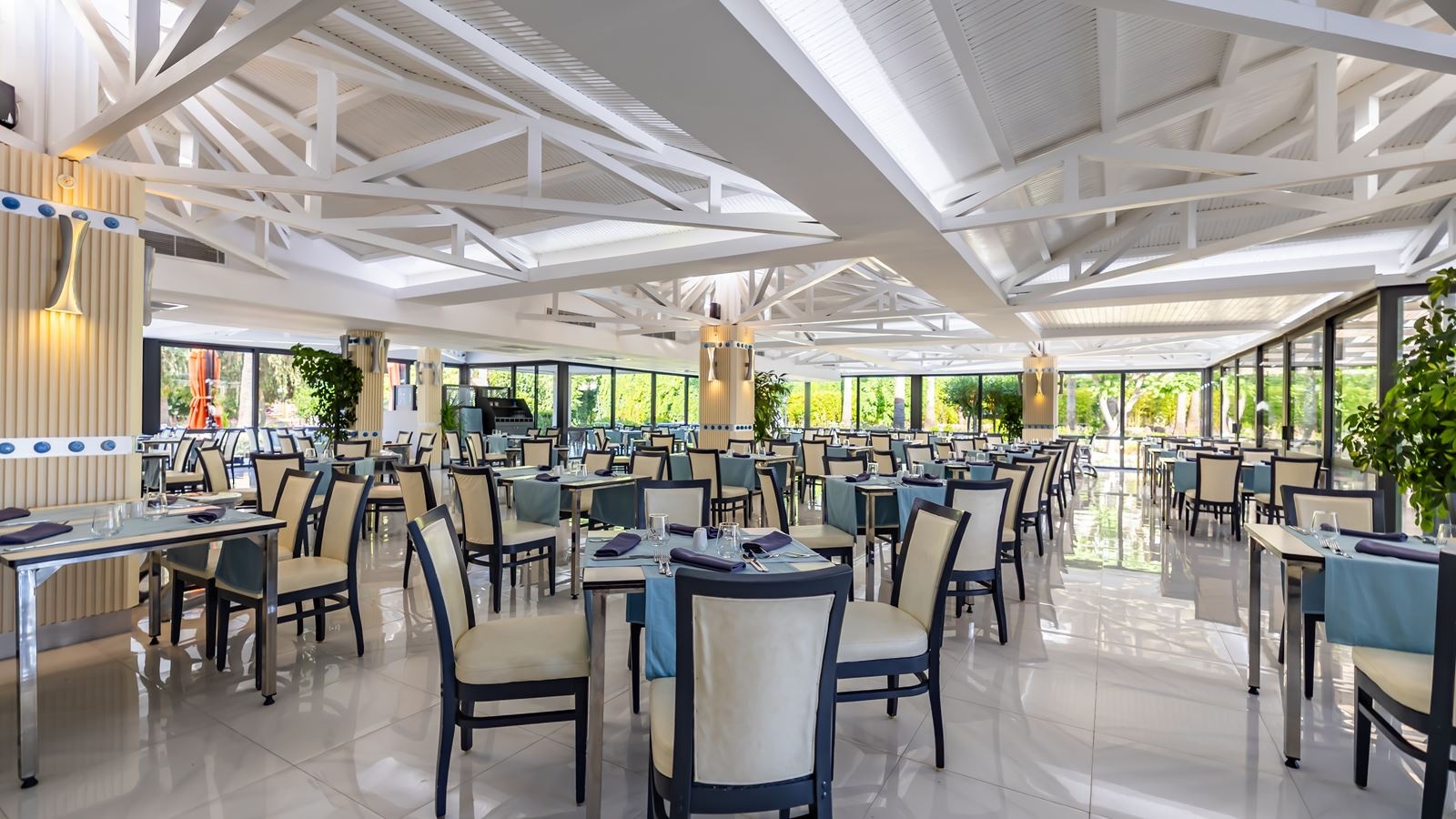 restaurants-deep-blue-restaurant