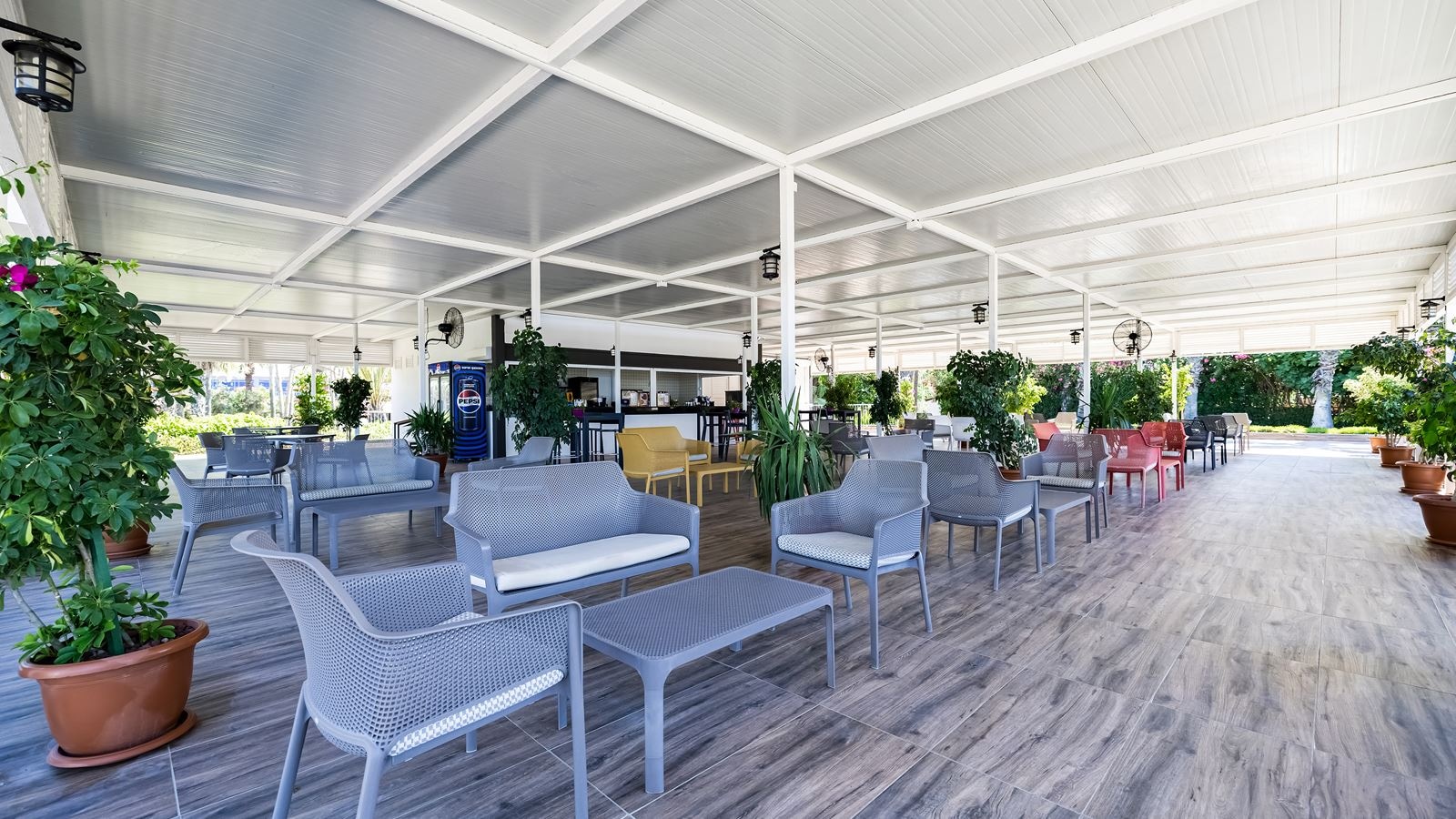 bars-tamarix-beach-bar