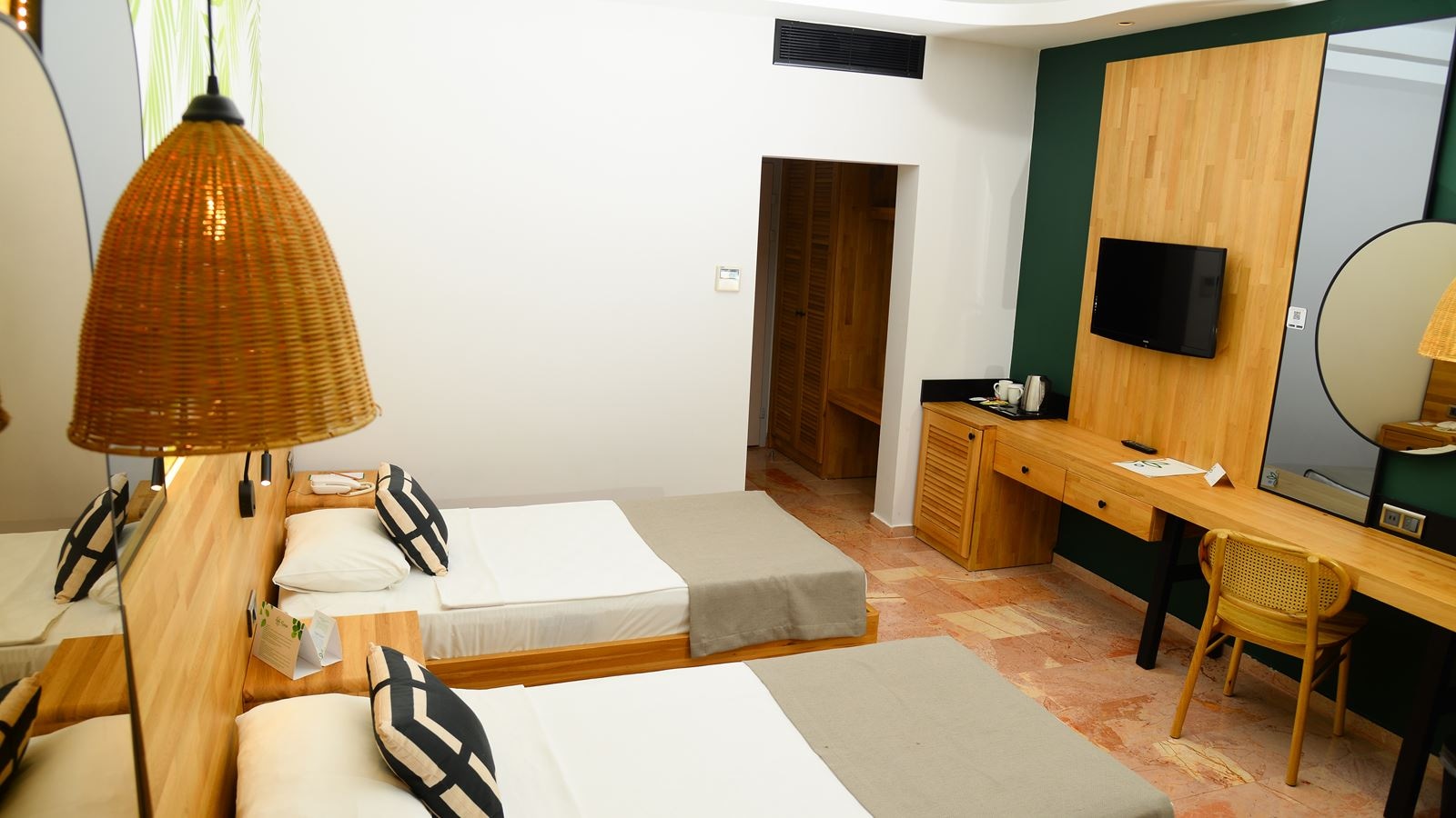 rooms-club-deluxe-room