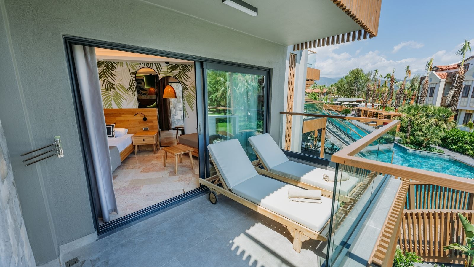 rooms-lagoon-swim-up-room--access-via-stairs