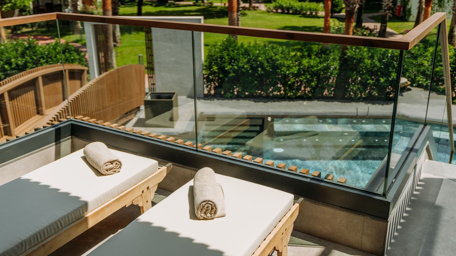 rooms-lagoon-swim-up-room--access-via-stairs