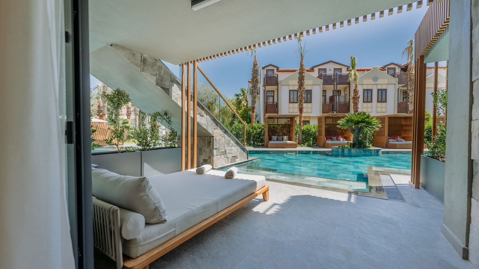 rooms-lagoon-swim-up-room--direct-pool-access