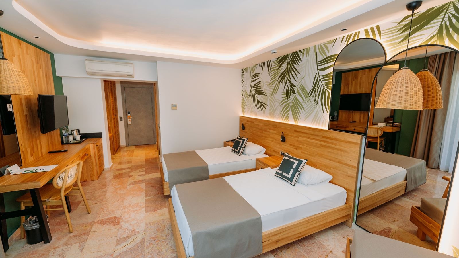 rooms-lagoon-swim-up-room--direct-pool-access