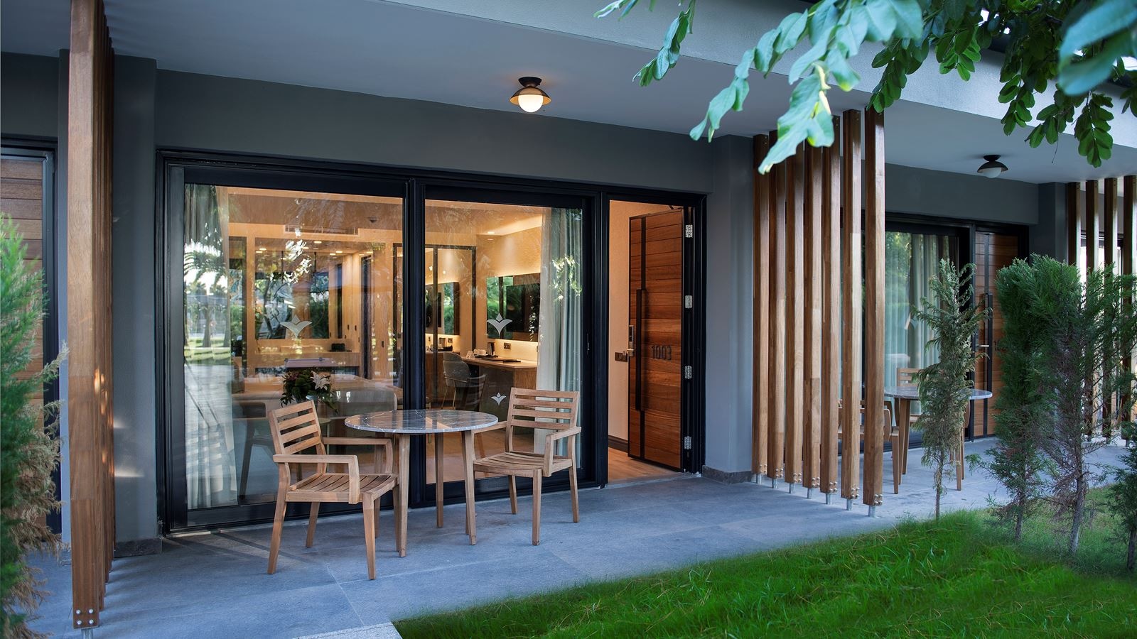 rooms-deluxe-private-garden-room