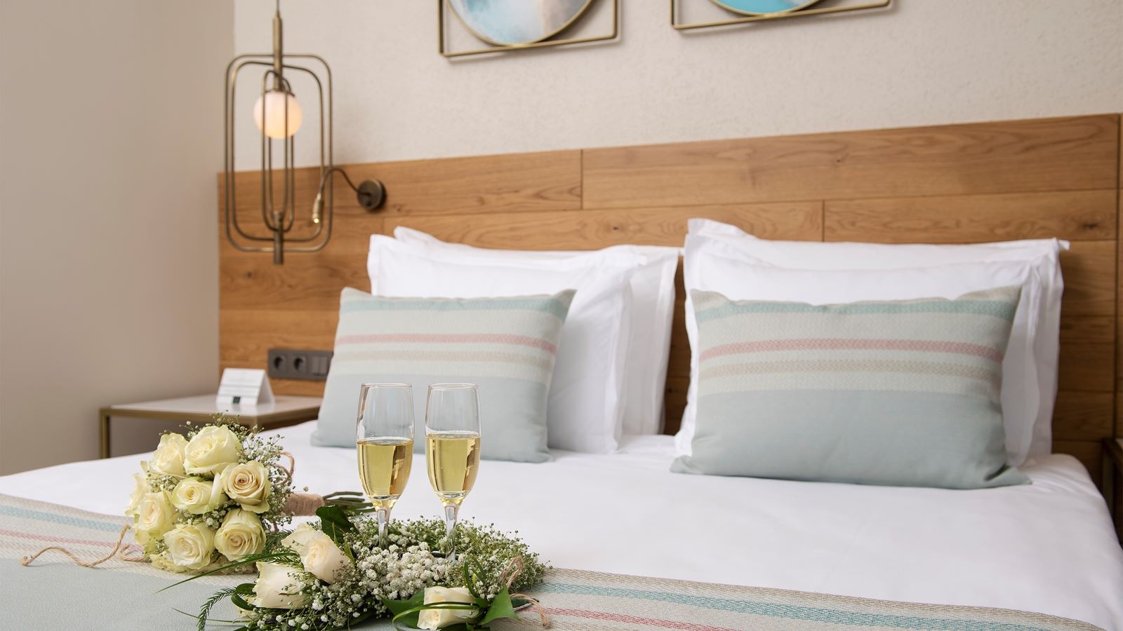 rooms-deluxe-terrace--jakuzzi-room