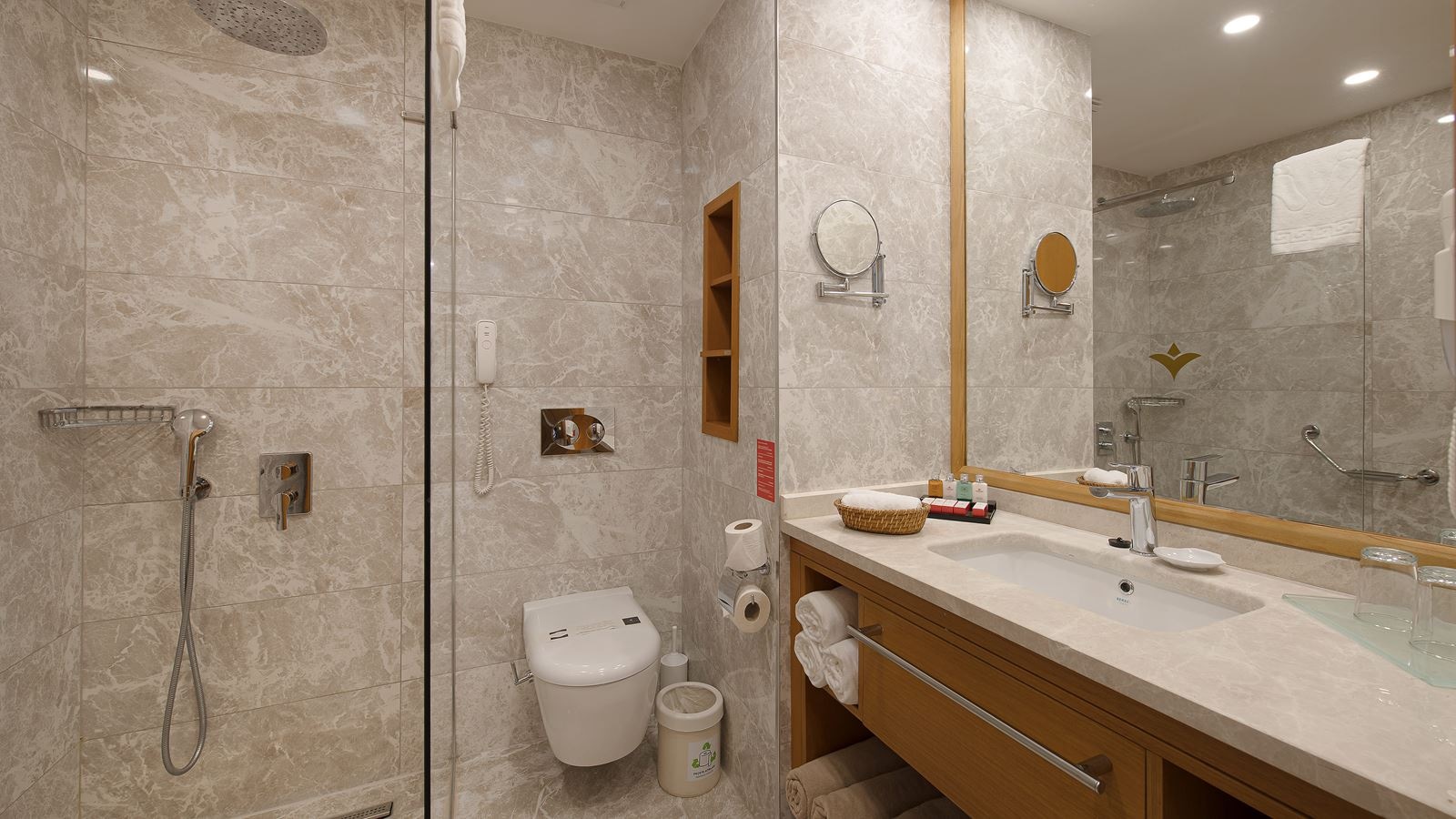 rooms-family-garden-building