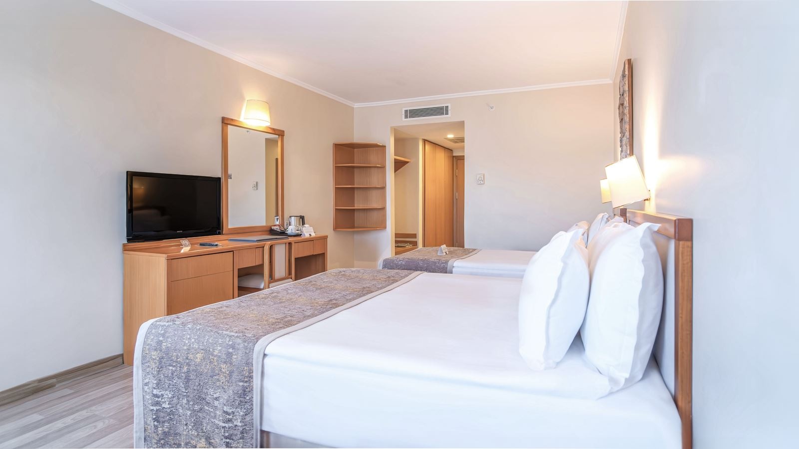 rooms-standard-room-land-view