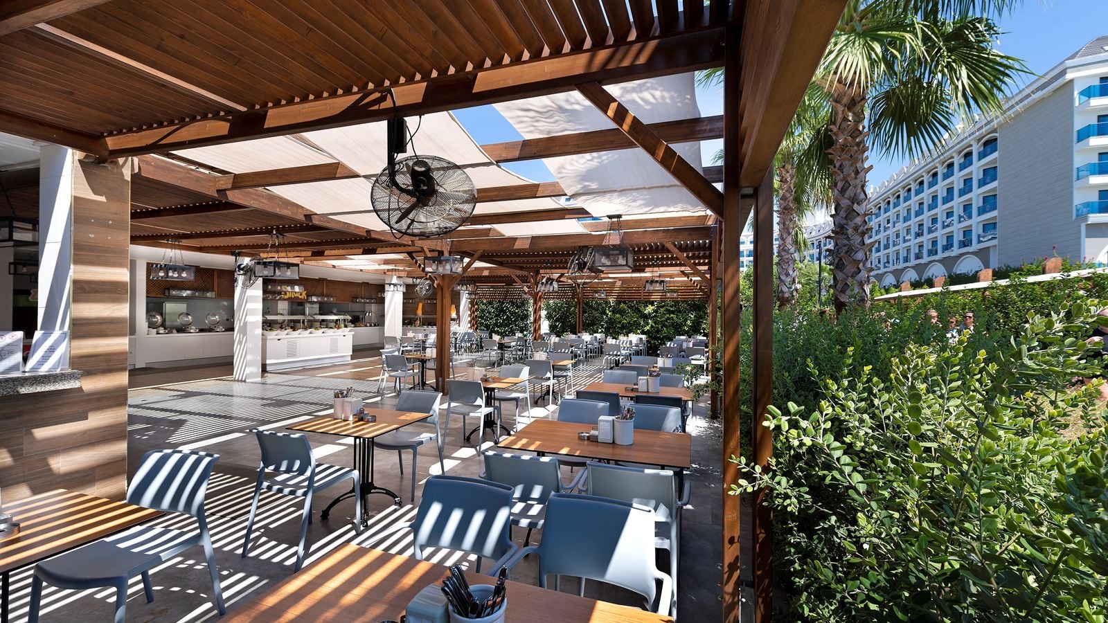 restaurants-heaven-pool-snack