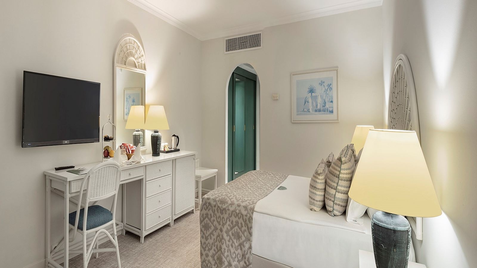 rooms-main-building-standard-room-land-view