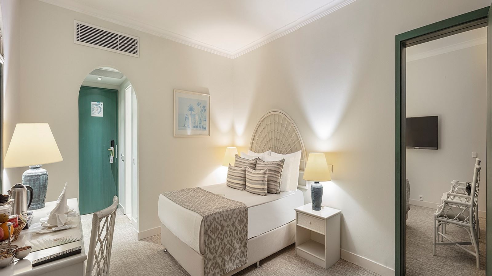 rooms-family-room-connection-room