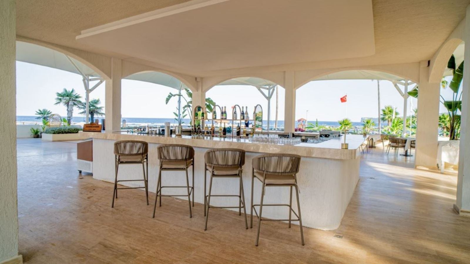 restaurants-la-jolla-pool-snack