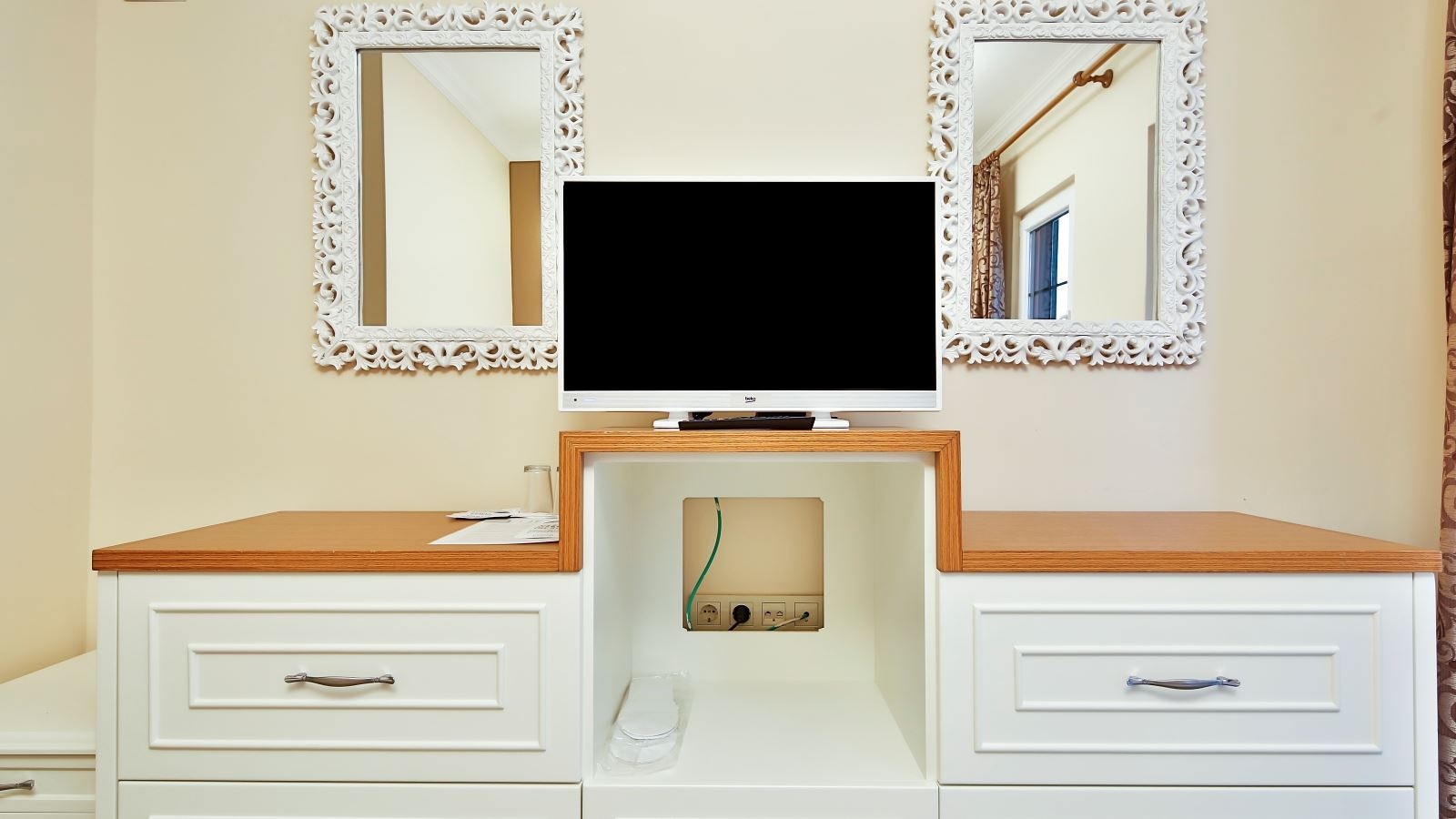 rooms-double-room-with-side-sea-view