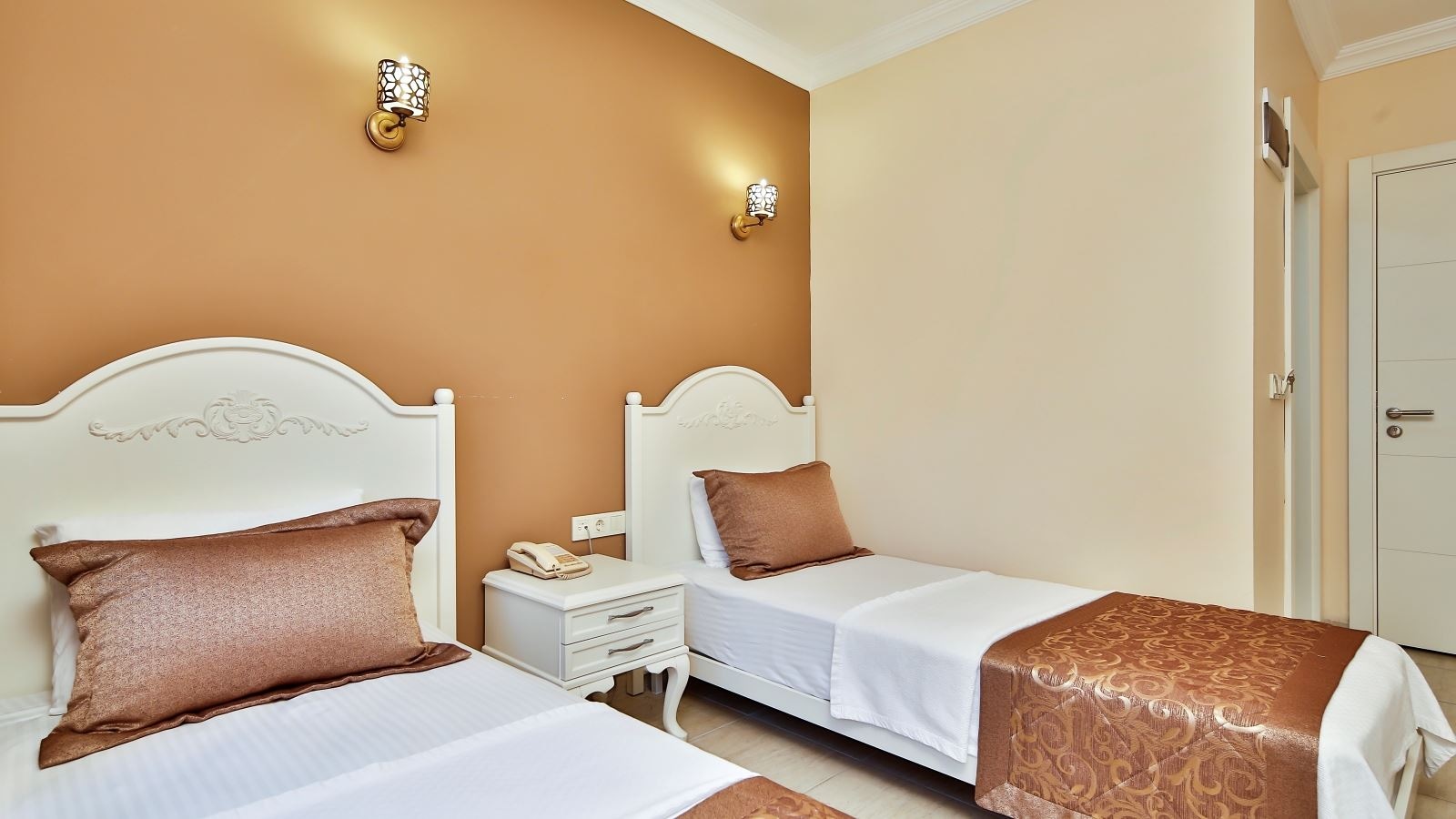 rooms-double-room-with-side-sea-view