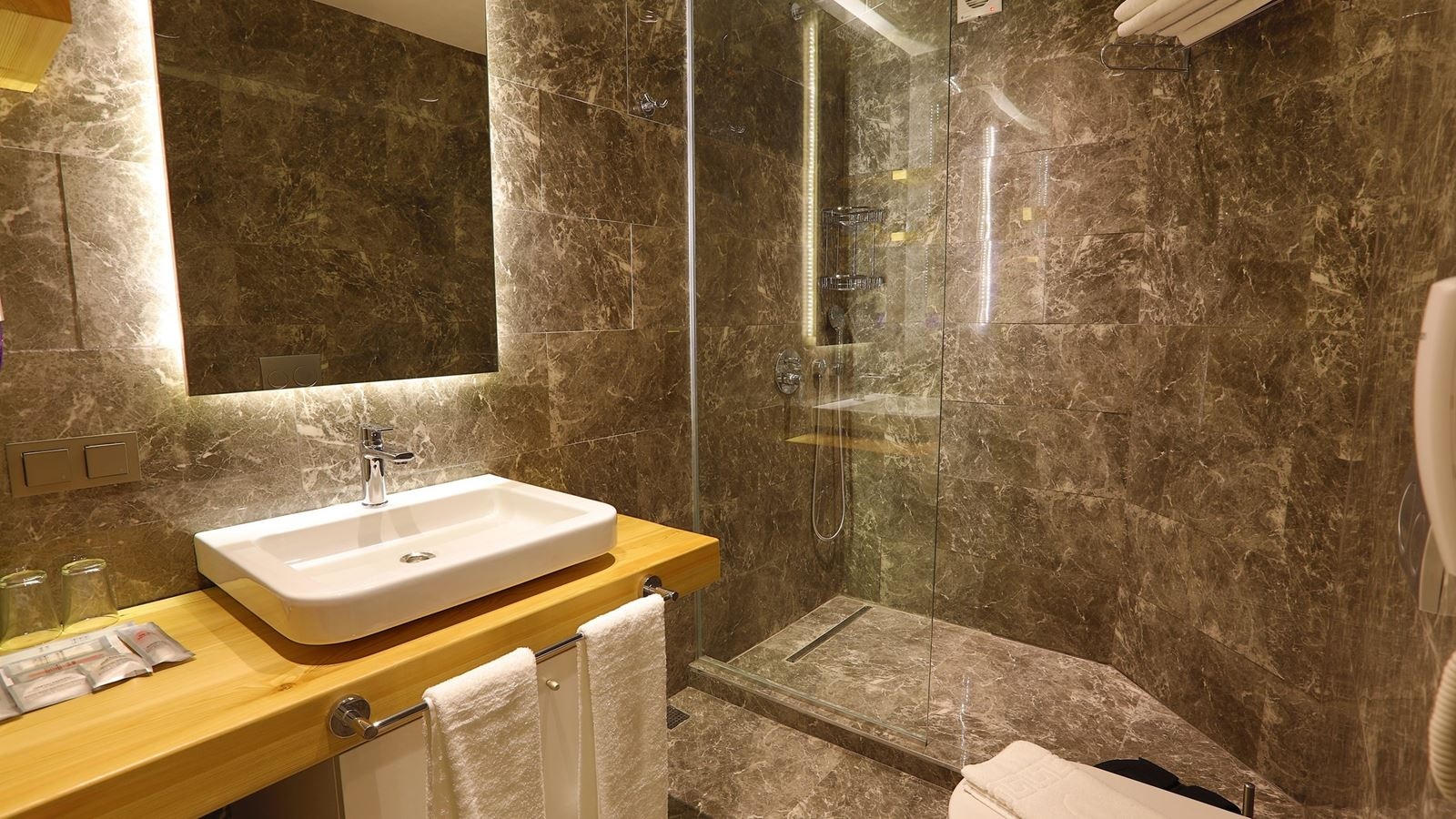 rooms-standart-kara-manzarali-oda