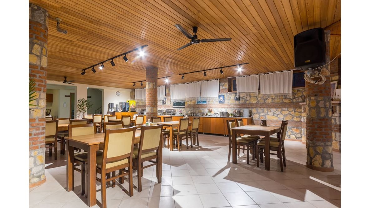 restaurants-pool-bar-restaurant