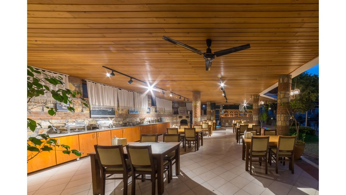 restaurants-pool-bar-restaurant