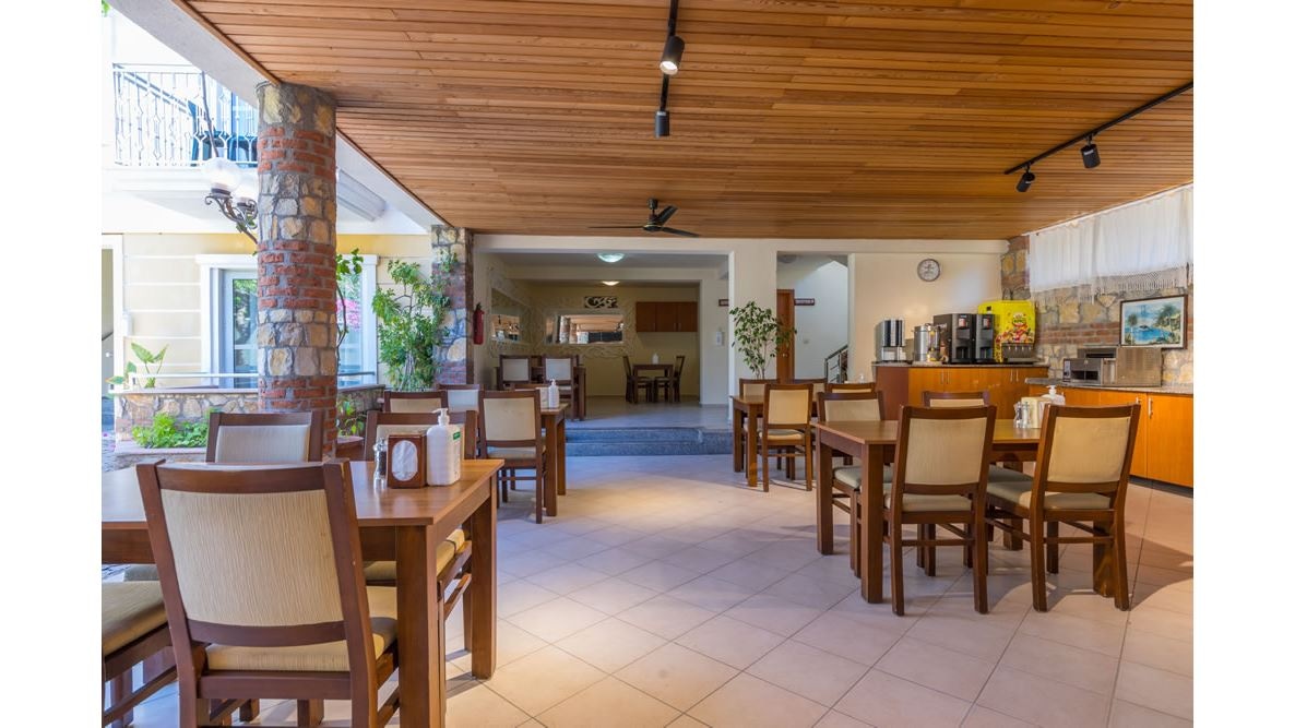 restaurants-pool-bar-restaurant