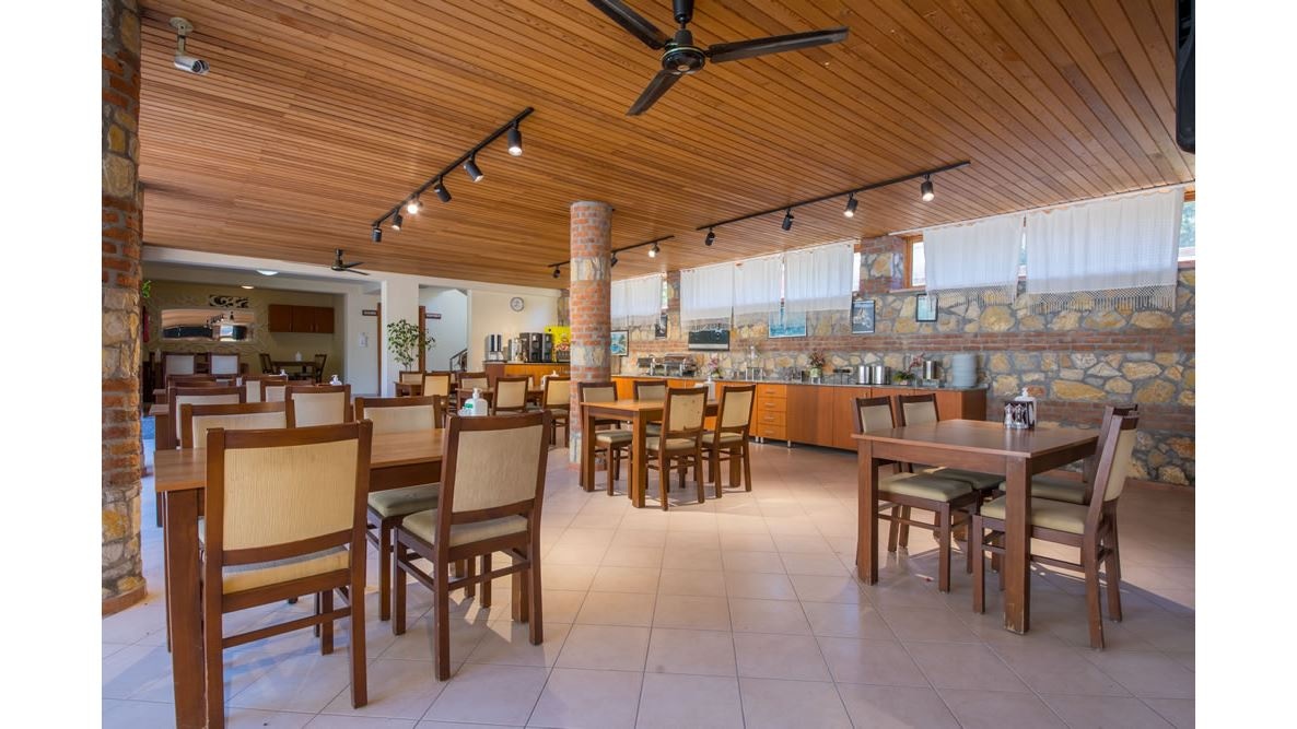 restaurants-pool-bar-restaurant