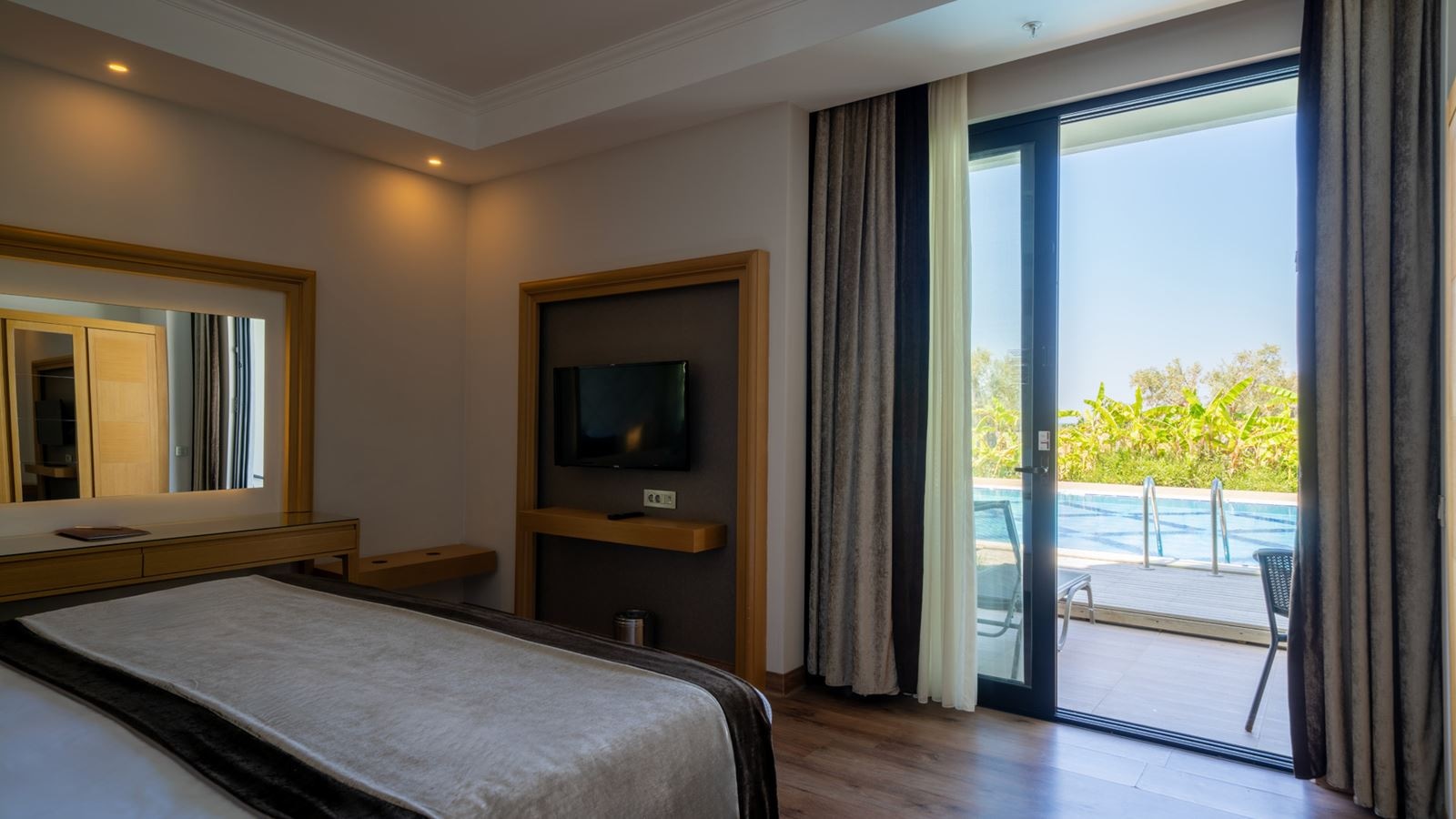 rooms-standard-swim-up