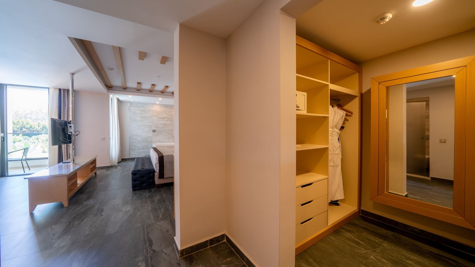 rooms-honeymoon-suite